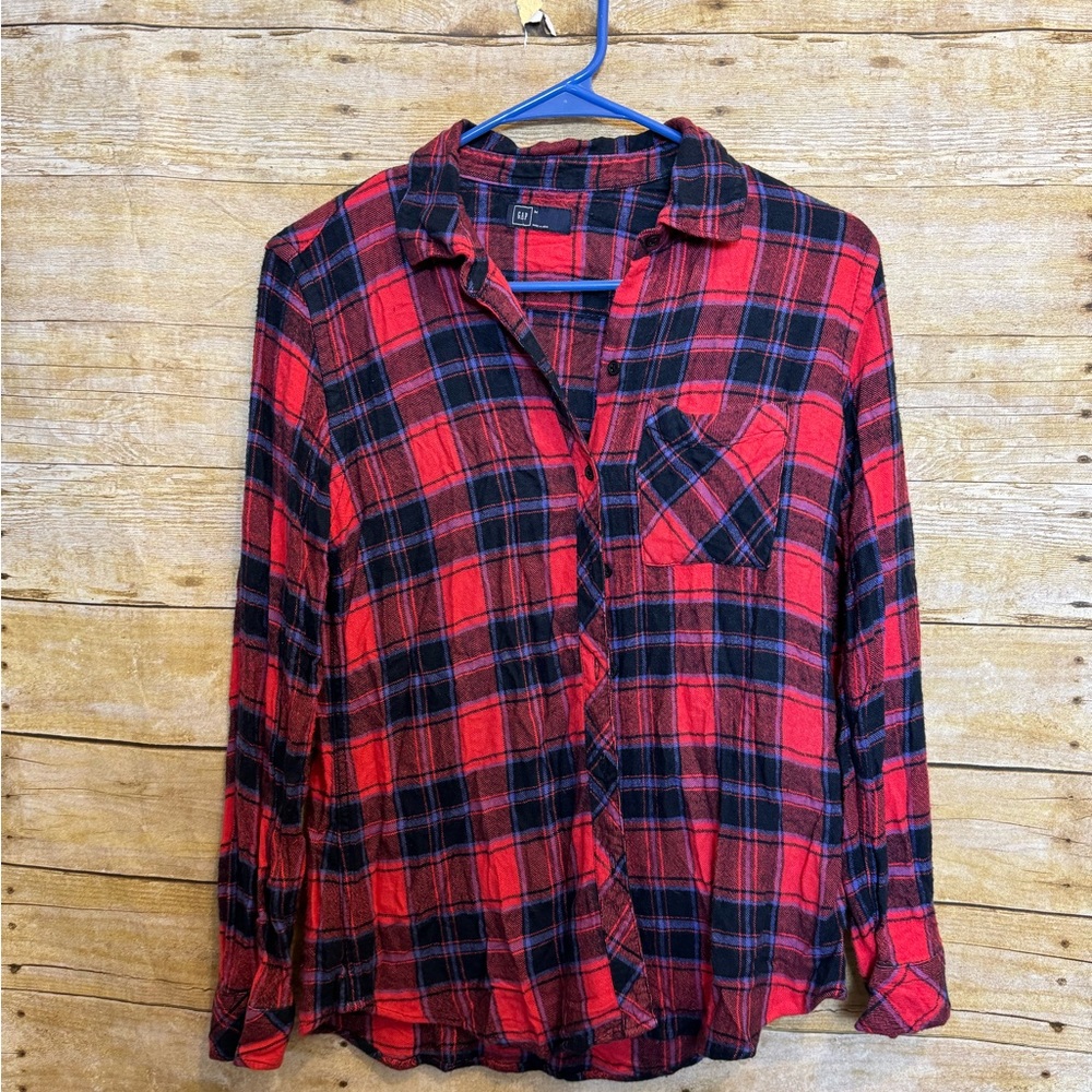 Gap plaid shirt 🛍